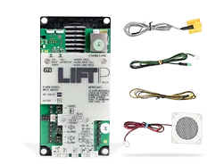 2N Lift IP 2.0 Modul mit vier verschiedenfarbigen Kabeln daneben