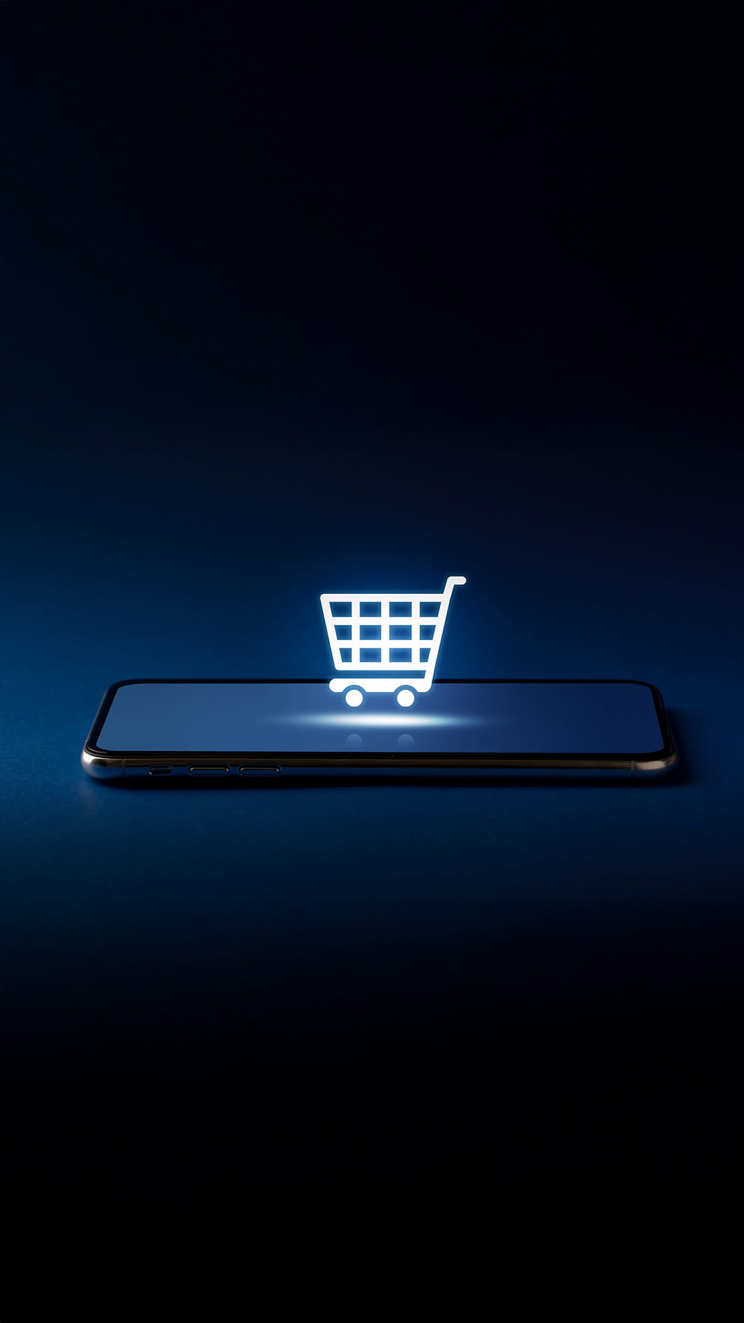 Icône de chariot de shopping blanc lumineux flottant au-dessus d'un smartphone sombre sur un fond bleu.