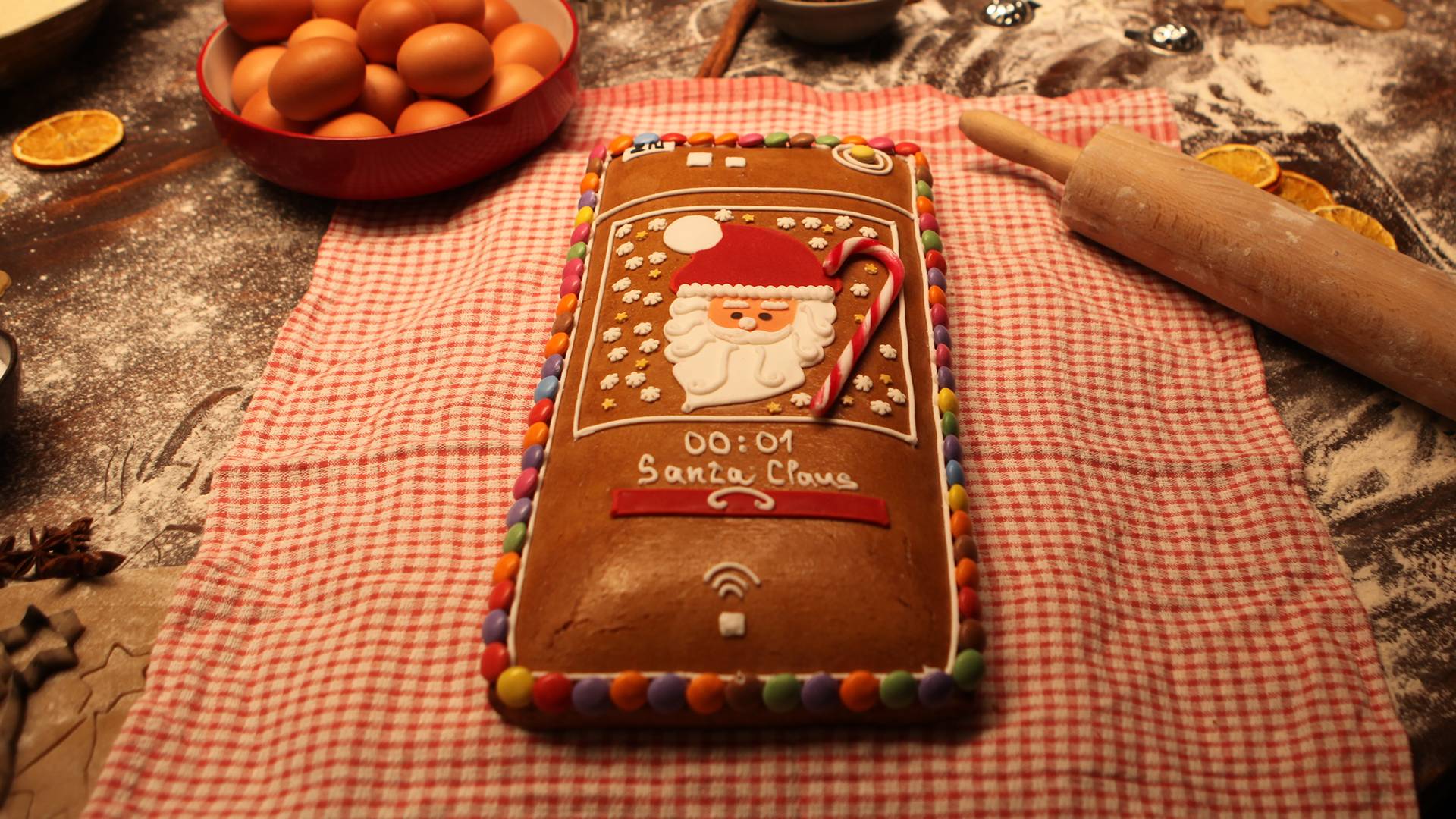intercom 2N feito de biscoito de gengibre chamado gingercom