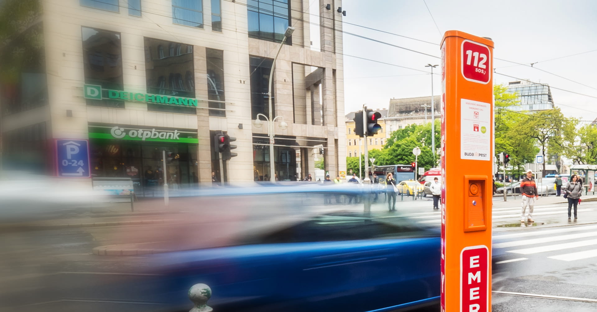 : 2N IP Safety intercom in a tall, standalone pillar on a busy street, designed for visibility and quick emergency access.