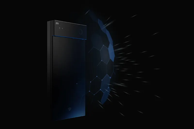 Dispositivo negro con un globo digital azul brillante y efectos de partículas sobre un fondo oscuro.
