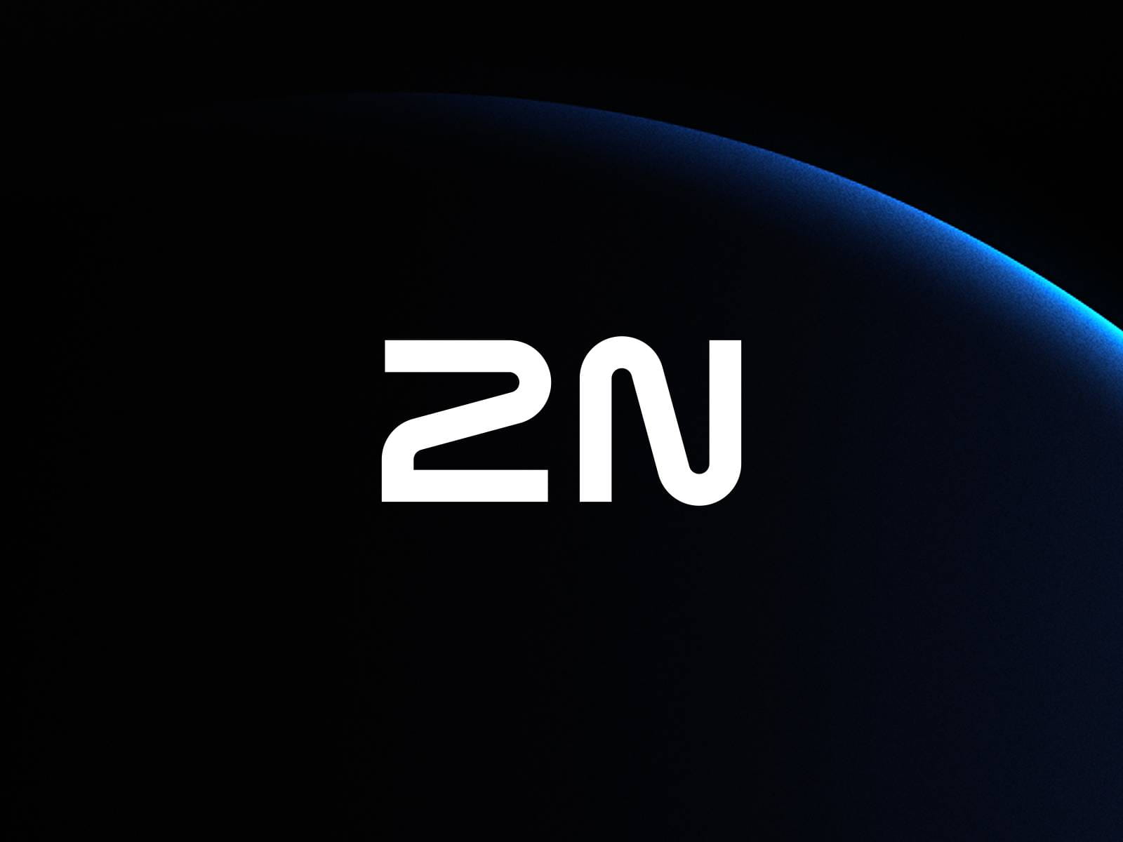 2N-logo in het wit op een donkere achtergrond met een subtiele blauwe gebogen lichtaccent.